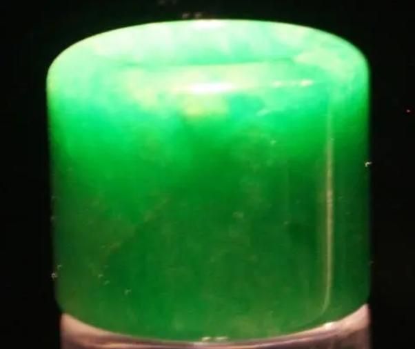 乾隆珍藏的翡翠与和田玉