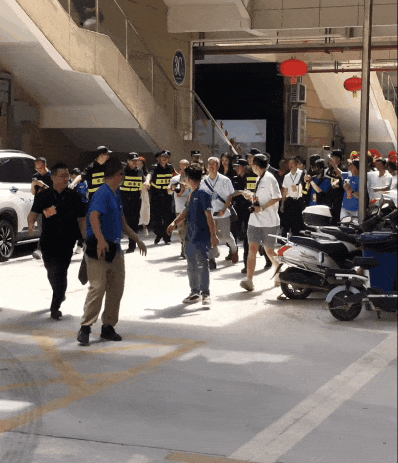 58岁港星县城走穴闹笑话,被嘲保安比观众多,出场费堪比当红明星