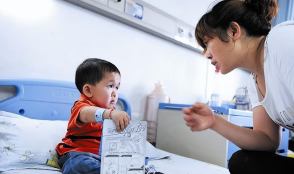 袖珍人吴康:他的外表看似小孩,实则36岁,如今靠拼图发家致富