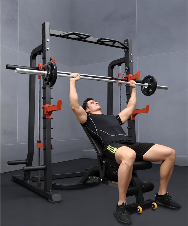 营养师|卧推的正确姿势,健身达人告诉你做到以下几点,你少走弯路!