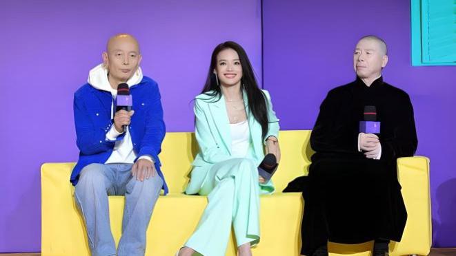 非诚勿扰|网友吐槽《非诚勿扰》：一个67岁，一个47岁，这吻戏有什么好看？