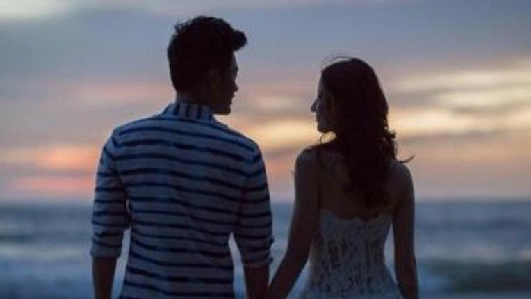 从纯洁天使到堕落之源：女乡长杨丽的蜕变