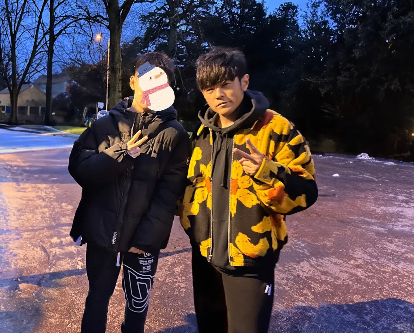 周杰伦剑桥被偶遇!外形臃肿皮肤下垂,曝其戴假发,太厚重被吐槽