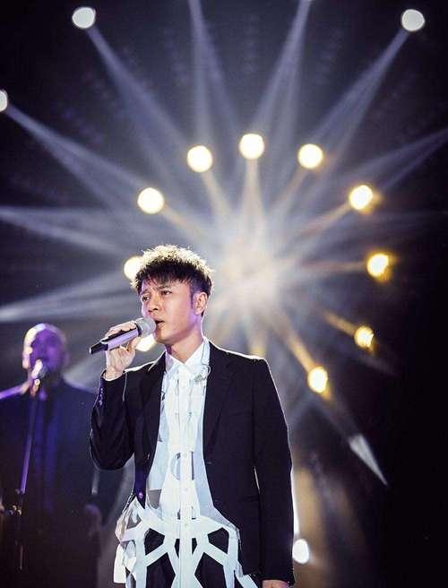 具俊晔|海报看歌手咖位，双C位邓紫棋靠前李克勤靠后，于文文在最边上