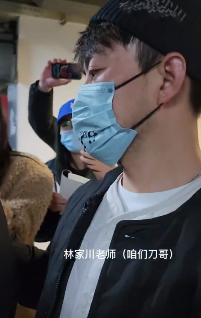 张译|张颂文李健参加庆功宴，张译未参加疑似与剧组闹翻，实体书被除名！