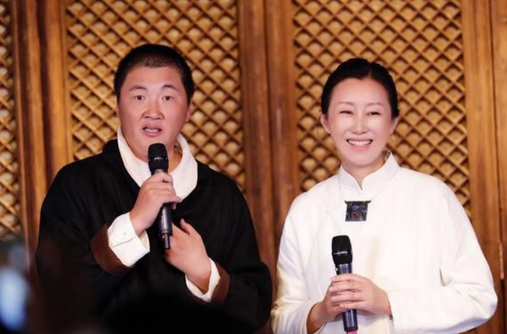 她与著名歌手离婚后，4年没接过一个电话，没回过一个短信