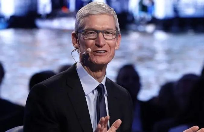 蒂姆·库克|苹果CEO库克现身三里屯,众多粉丝围观人气高,身材圆润肚腩抢镜