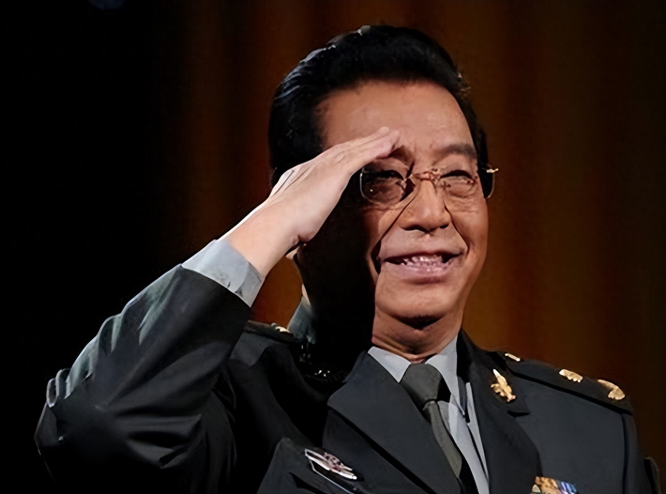 应当收回军籍的6位明星,无底线敛财,穿和服,不配拥有这身份