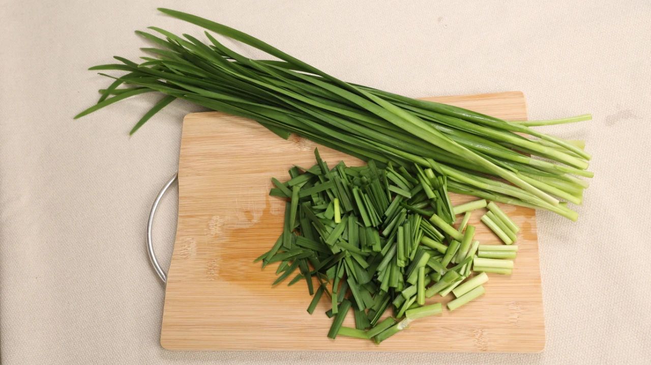 水果|买韭菜别忘了带上韭菜籽,泡水喝的4个好处,男女都适用