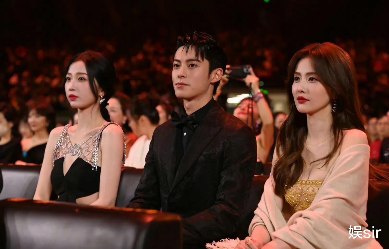 微博之夜|一场微博之夜,把内娱的“病态”展现得淋漓尽致,连特警都出动了