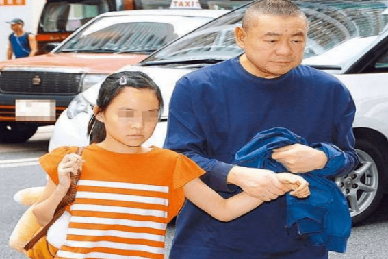刘銮雄女儿刘秀盈自曝已改名,与刘家划清界限,父女情岌岌可危