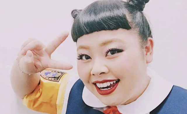 超模|21岁美国超模:体重200斤,一脸雀斑还有双下巴,却比卡戴珊还美