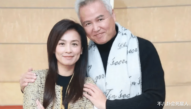 张庭14岁女儿:身材高挑不像爸妈,住2亿豪宅,一年学费33万