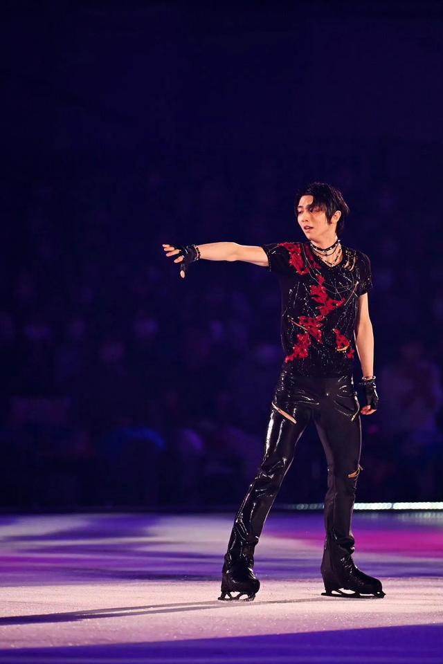 羽生结弦对象是同性?日媒曝重要细节,非女仆嫩妹,他保护得太好