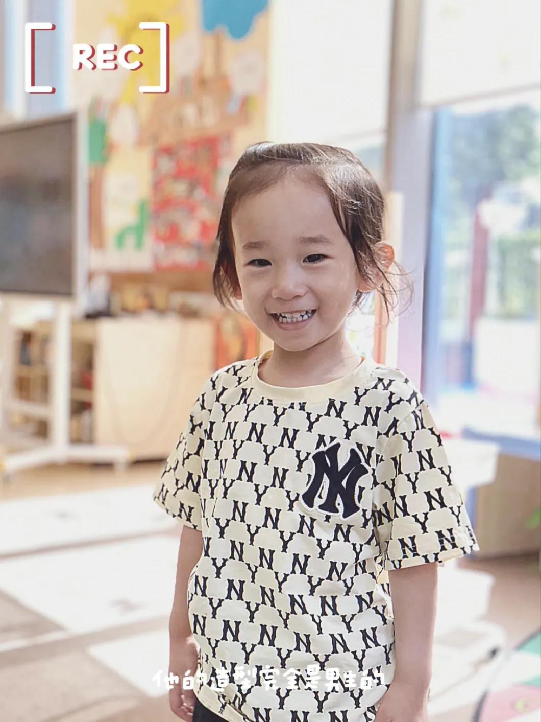 应采儿晒小儿子照片,表示男孩子长发也很帅,3岁hoho平时超酷 - 娱乐