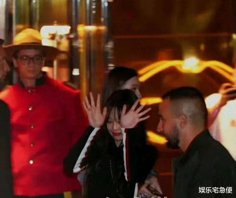 Lisa疯马秀表演结束，利用男友搞特权拉队友下水，已惹怒韩国网友