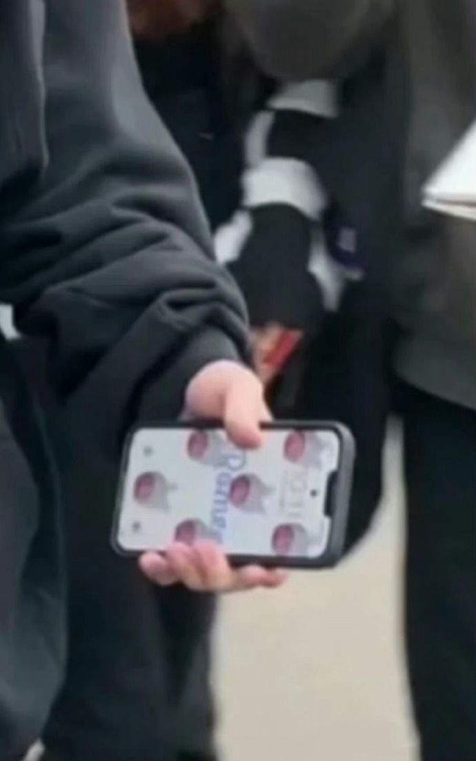 周杰伦手机屏保惊喜曝光!三胎宝宝简直就是迷你版的周杰伦