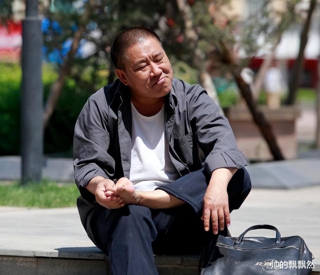 豆瓣|杜旭东:帮离异的女儿养孩子,用亲情温暖继母,风光背后全是眼泪