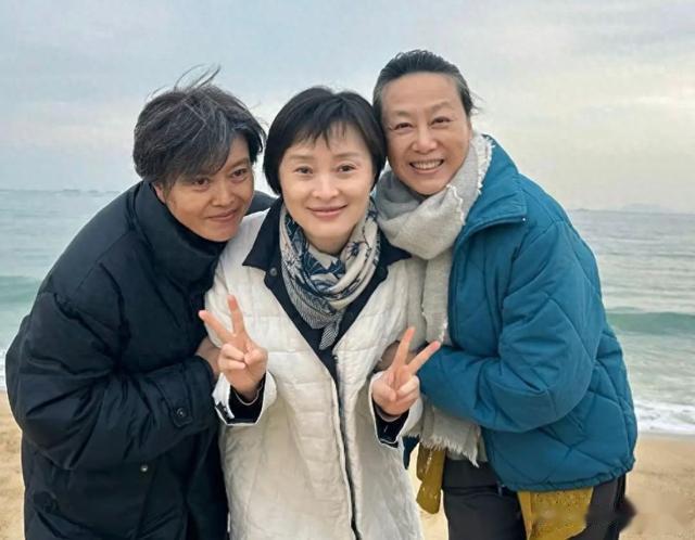 演员丁嘉丽:年轻时没管好下半身,如今承受后果,64岁仍未婚