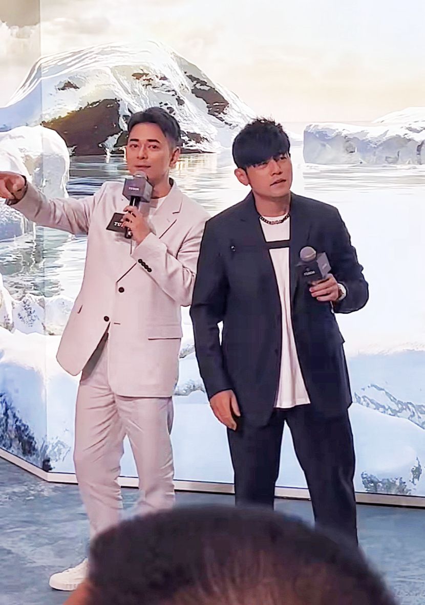 上海：周杰伦商场参加活动，44岁步履有些蹒跚，“多少人的青春”