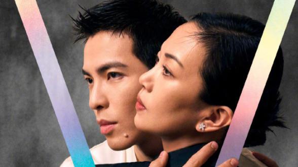 萧敬腾林有慧拍七夕写真！隔镜对视性张力拉满，女强男弱太好嗑