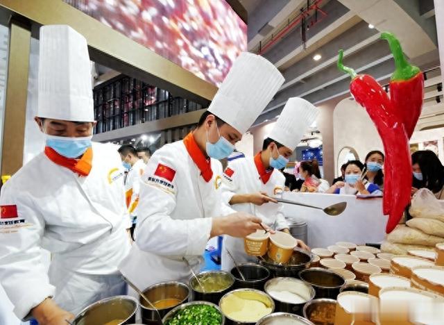 |为何只有中国炒菜，欧美人不炒菜？美教授：我们好像活在原始时代