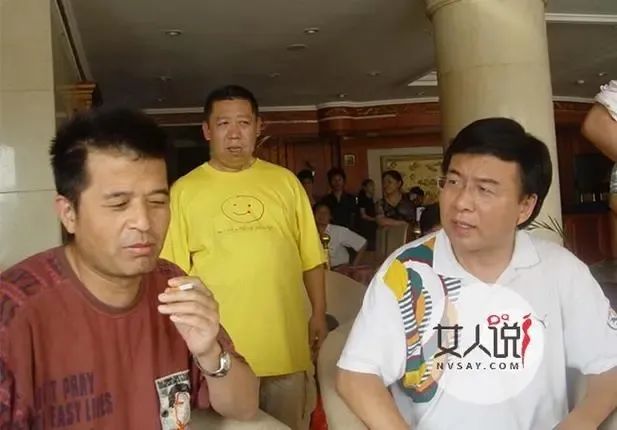 太心酸！64岁毕福剑干农活、参加婚礼无人搭理，落这般下场究竟怪谁？