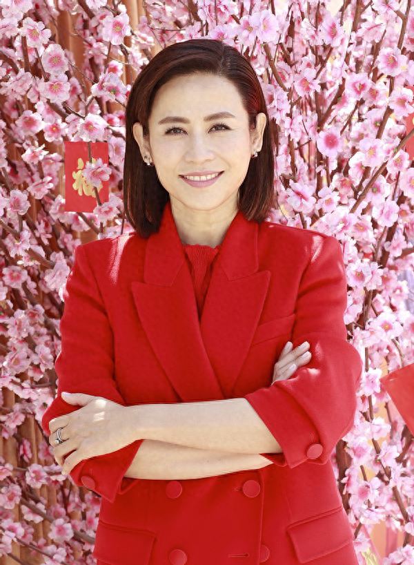 旺夫视后,拒绝豪门至今未婚,如今53岁素颜自然自信,女人味十足