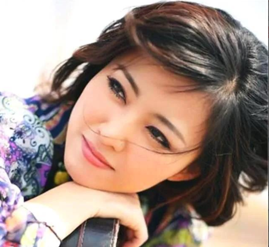 13对赵本山徒弟夫妻对比，文松老婆貌美如花，王小虎老婆撞脸周涛