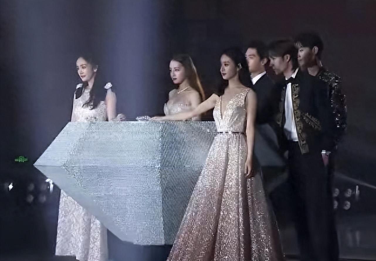 尖叫之夜杨幂刘诗诗风头被抢，三对明星情侣飙演技秦岚白敬亭够劲