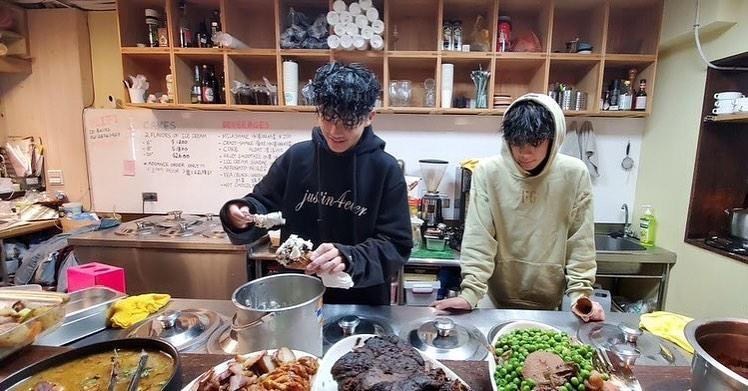 曹格|曹格14岁儿子烫卷发长胡茬显成熟,高颜值疑获赞助将出道