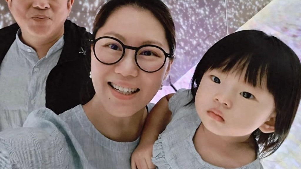 知名男歌手富婆娇妻被曝出轨，疑与律师勾搭了多年，爆料人连番嘲笑