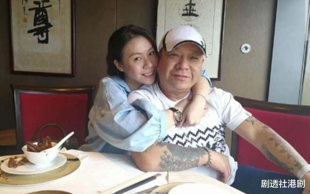 吴志雄|恋情曝光?69岁知名港星与新欢公开牵手吃饭,其身材火辣高达2米