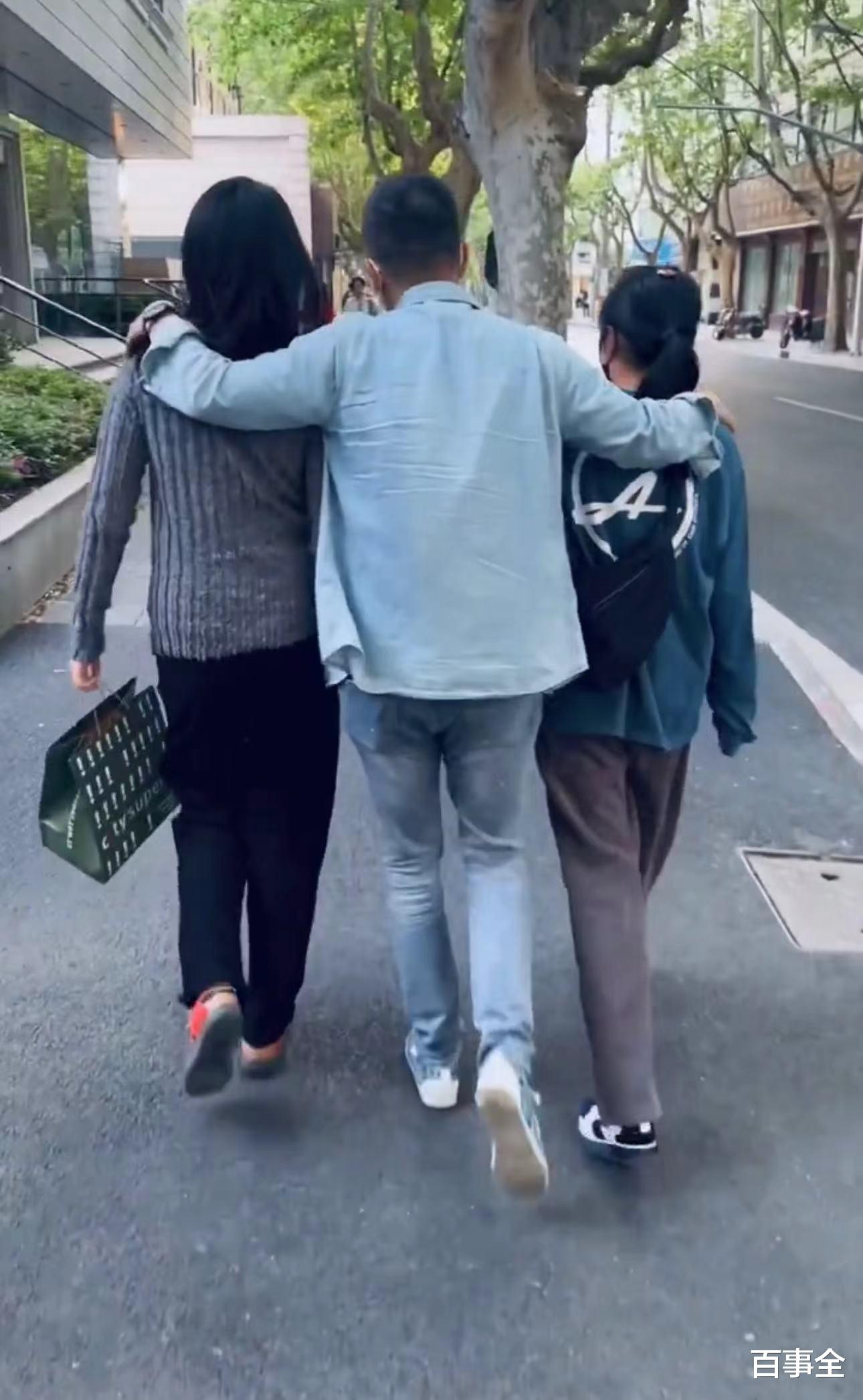 于明加|于明加携一家四口出游!身材丰腴凹凸有致惹人羡,神秘老公罕露面