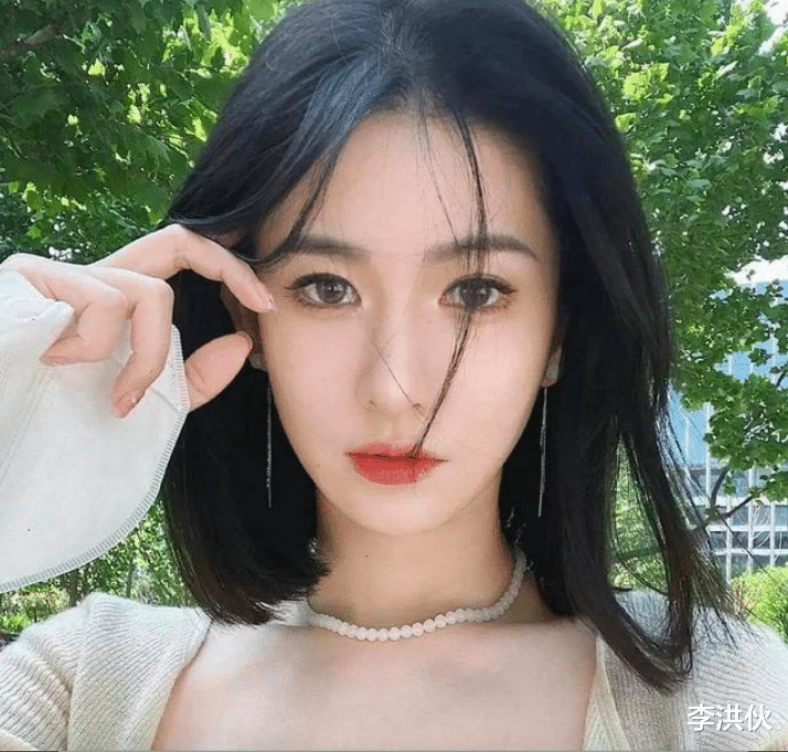 湾湾|“鲜肉狙击手”胡湾湾的瓜,远比你想象的更复杂!