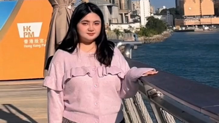 女神胡慧中罕见分享女儿照片，23岁何嘉珍是阳光又自信的胖女孩