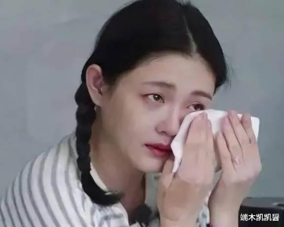 大S带三娃返台认祖归宗,小玥儿态度引争议,网友喊小菲抢抚养权