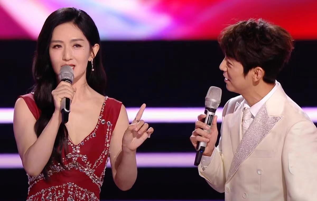 双十一晚会谢娜回家，将湖南卫视的尴尬体现得淋漓尽致！