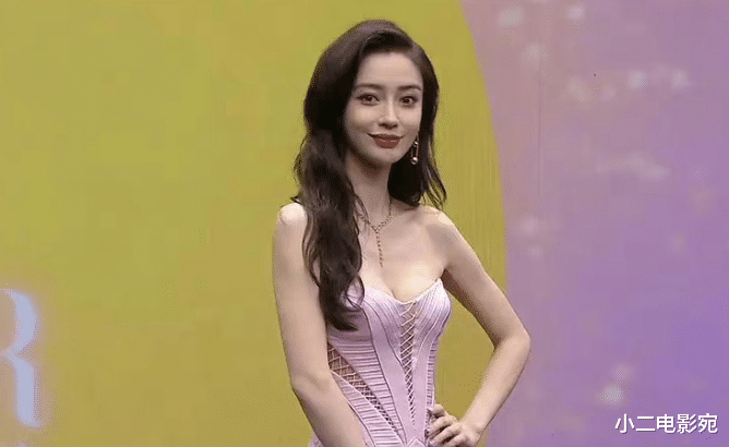 迪丽热巴|迪丽热巴活动红毯造型好辣，杨紫面如寒石，赵丽颖美艳绝伦