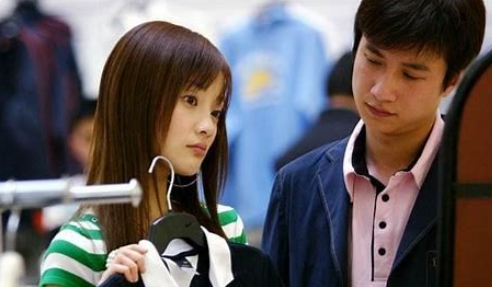 |《奋斗》：年轻人在城市中的艰难打拼之路。