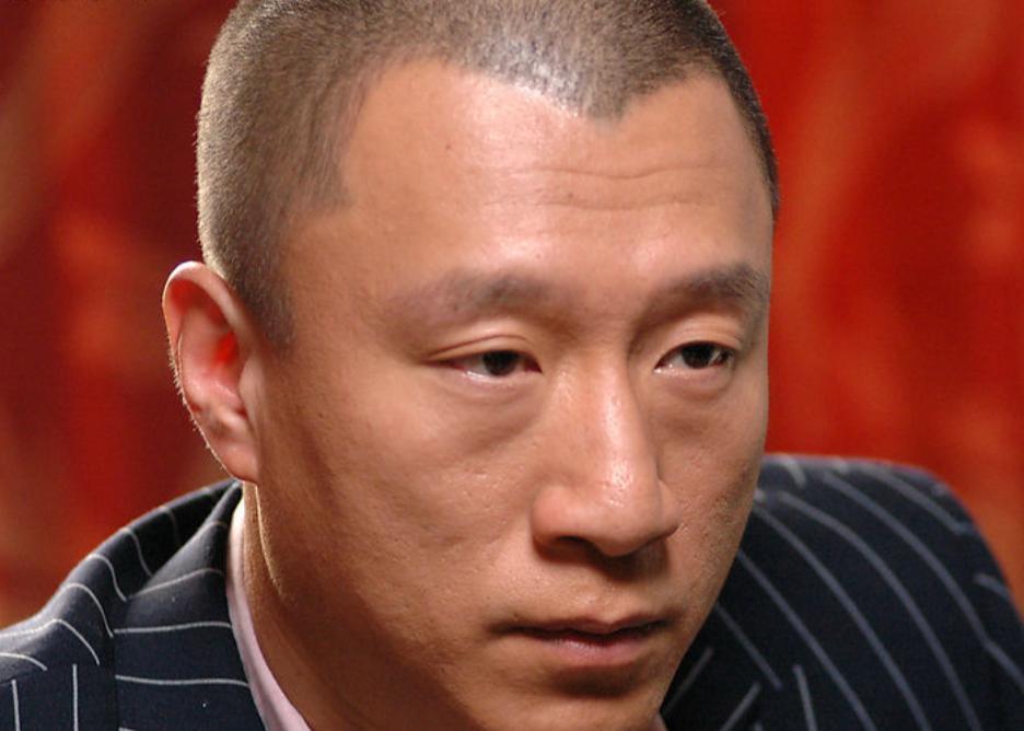 42岁金莎带23岁小男友上节目,两人同框像母子,怎么忍心下手?