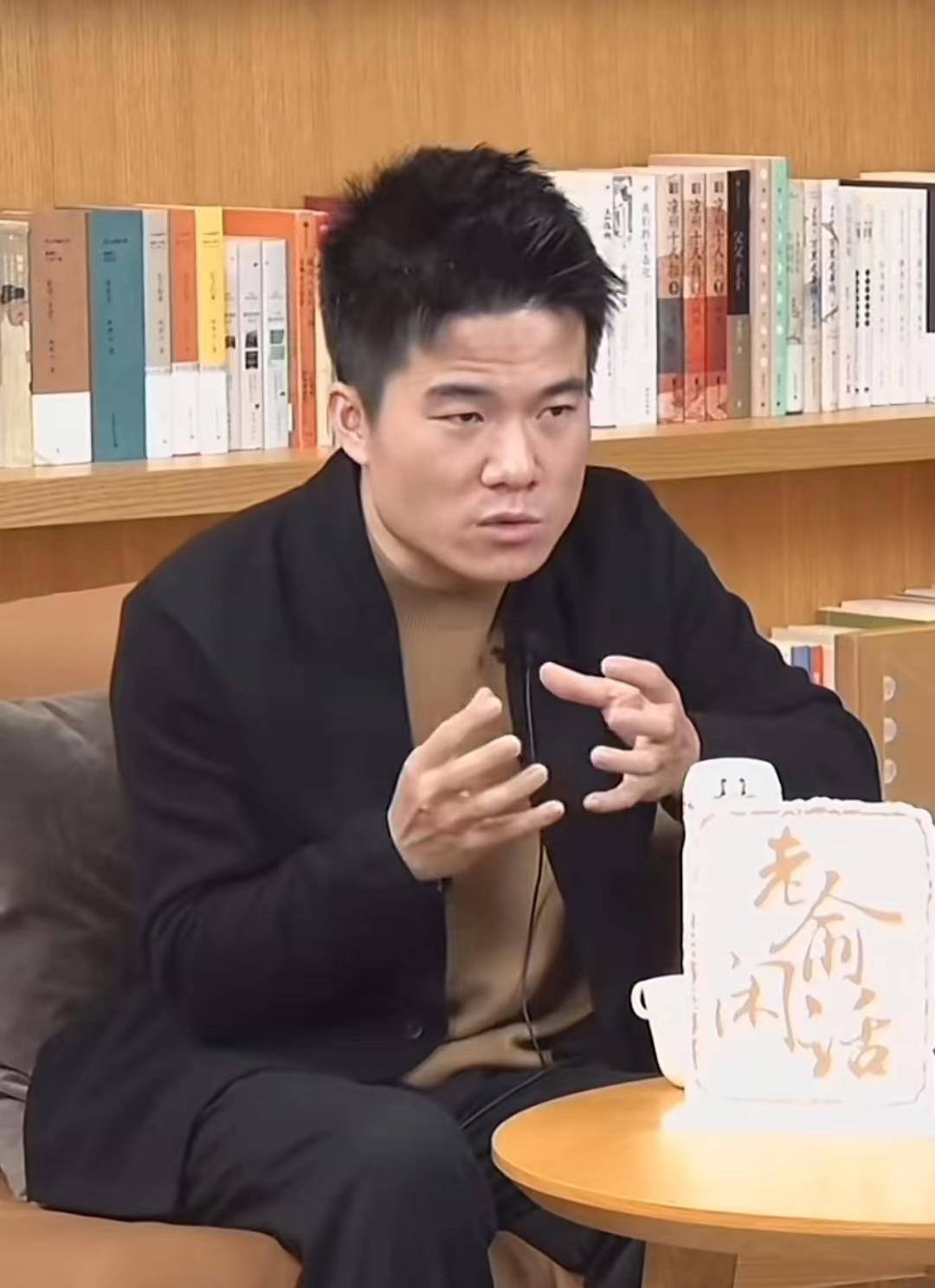 董宇辉说自己不太在乎收入,我才明白张雪峰这番话的份量多重