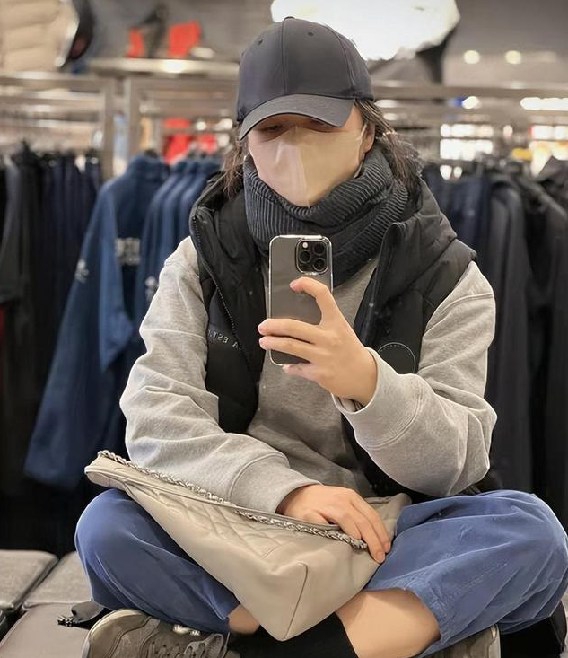 人民日报愤怒发声!多位知名明星上榜,她们的不雅行为太毁三观