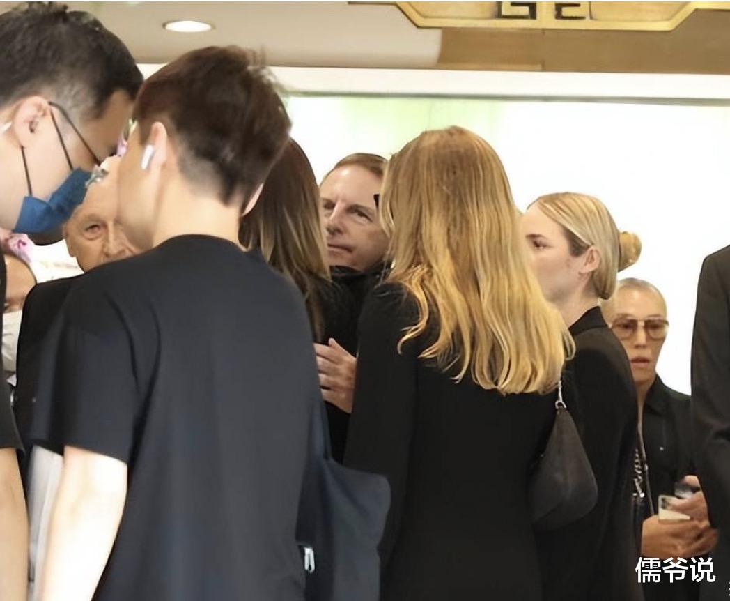 花4000万打造李玟丧礼，却在其头七穿红裤，李玟二姐是翻车了吗？