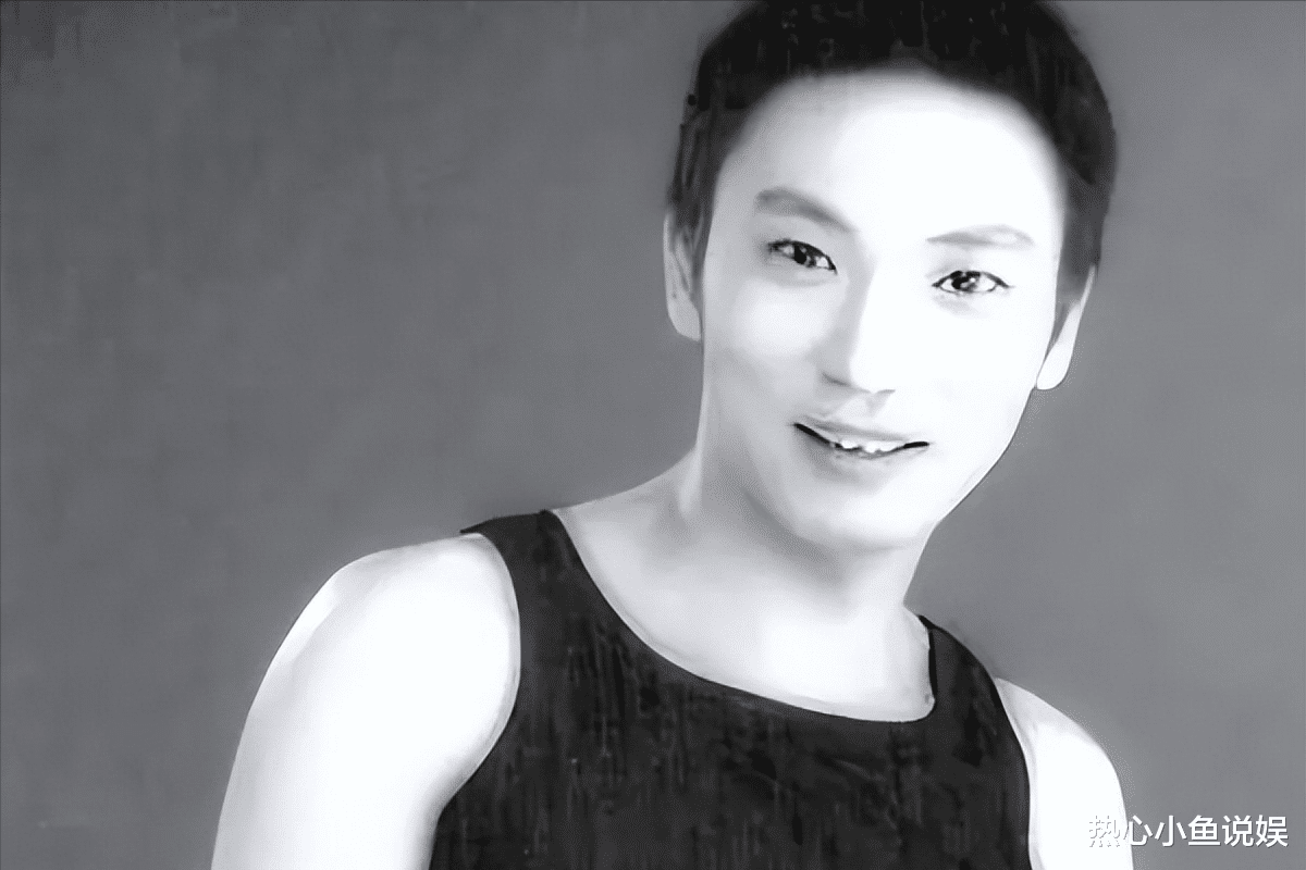 |央视春晚一曲成名，被砍下巴脱落缝130针变阶下囚，今卖马桶为生