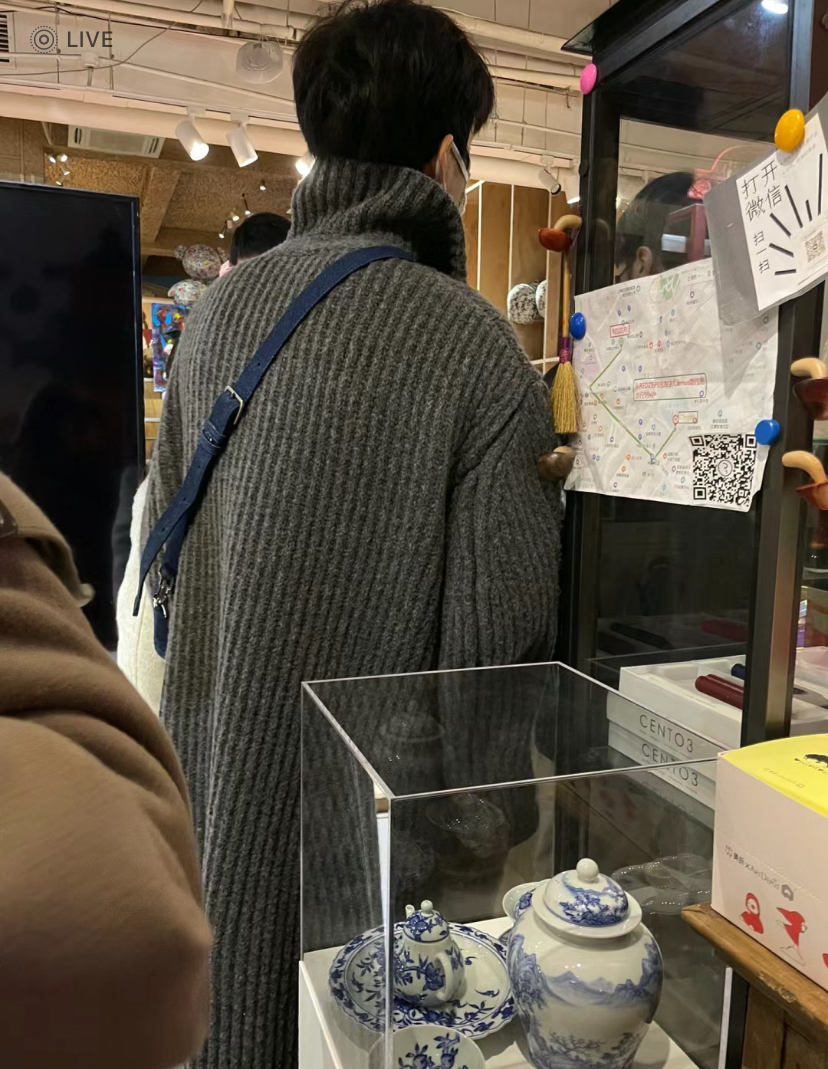 李荣浩井柏然结伴逛街被偶遇,哥俩感情超好,李荣浩真实身高曝光