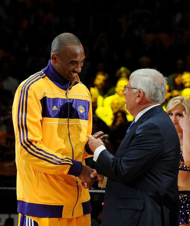 都市男女|实力不逊色乔丹和科比,如今选择退役,如何评价19年职业生涯?