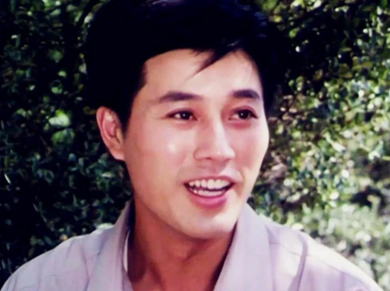 演员王伟平:成名后娶初恋,一心相爱39年,如今女儿比自己还红