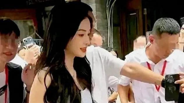 不会烧水，不会穿鞋，自以为很红，娱乐圈的“巨婴们”尴尬又好笑