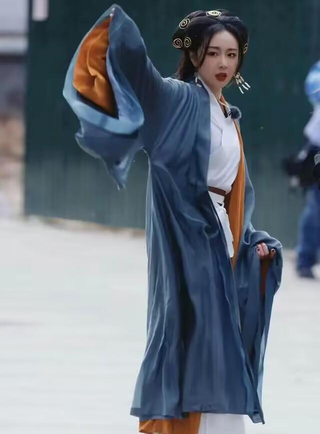 发型 这居然是《狂飙》的大嫂？穿上古装后，美得像换了一个人